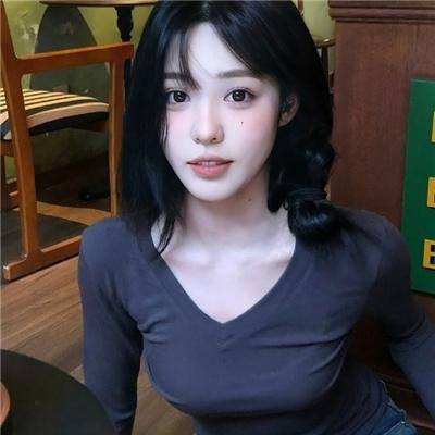 蓝色嘴巴的脸